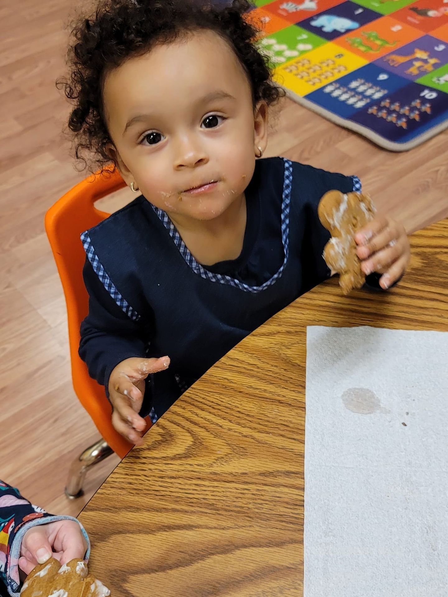 Montessori bilingual Preschool Tomball Spring and The Woodlands Texas Child decorating a sugar cookie